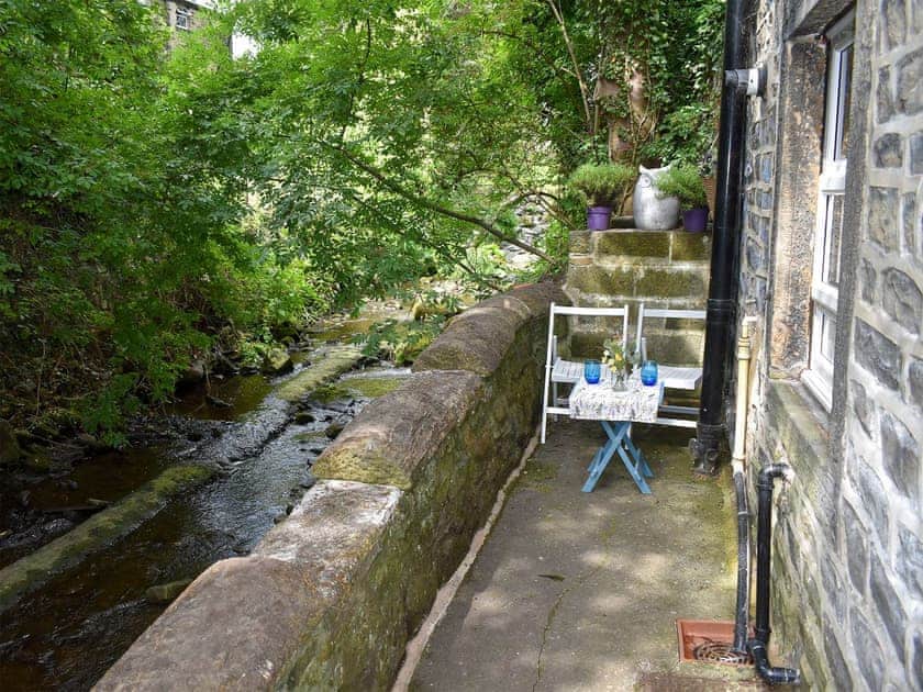 Sitting-out-area | Beckside Cottage, Silsden