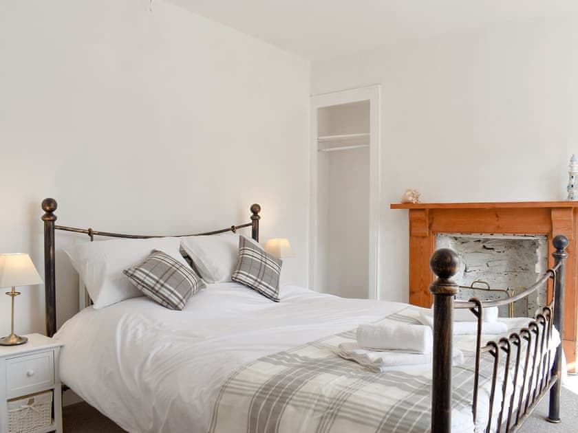 Light and airy double bedroom | Compass Point, Brixham
