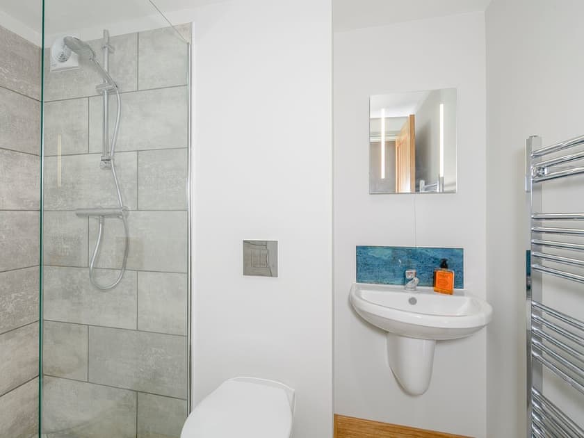 En-suite with shower cubicle | The Otters - East Dunster Deer Farm, Cadeleigh, near Tiverton