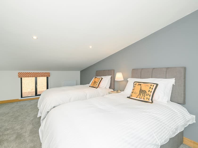 Generous sized twin bedroom | The Otters - East Dunster Deer Farm, Cadeleigh, near Tiverton