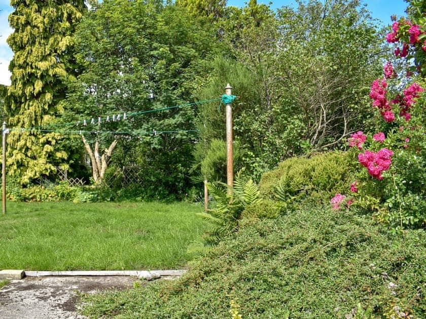 Shared garden | Spey Cottage, Aberlour