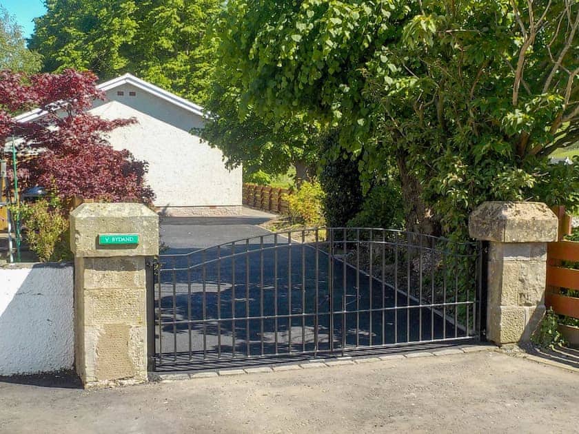 Driveway | Bydand, Walkerburn