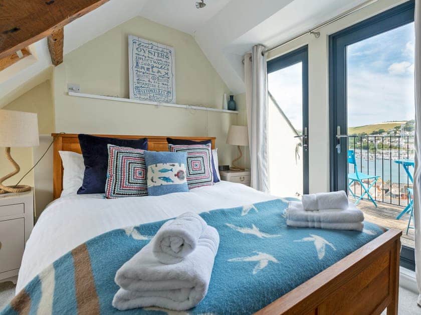 Sumptuous double bedroom | Seaview, Dartmouth