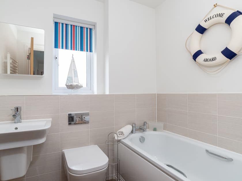 Family bathroom | White Rock, Paignton