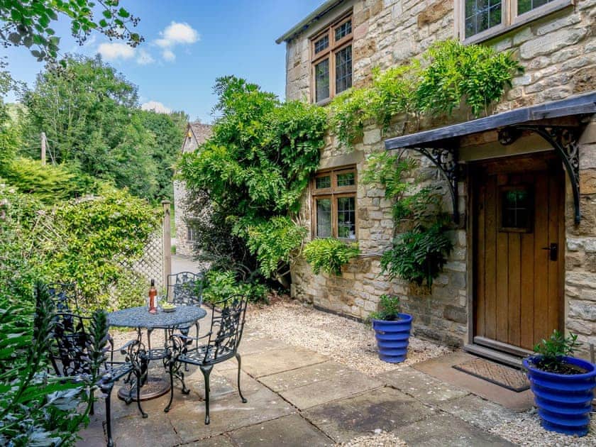 Paved patio area with outdoor furniture | Stable Cottage, Uley, near Dursley