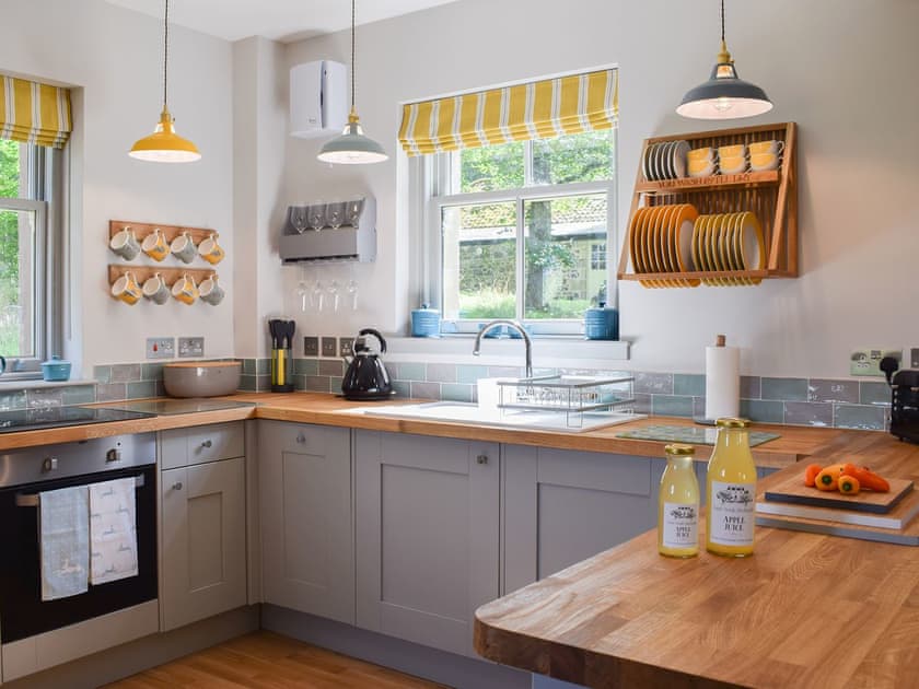 Kitchen/diner | The Lodge @ East Neuk Orchards - Self Catering @ East Neuk Orchards, Pittenweem, near Anstruther