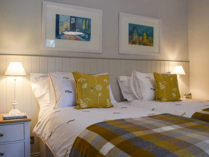 Twin bedroom | The Lodge @ East Neuk Orchards - Self Catering @ East Neuk Orchards, Pittenweem, near Anstruther
