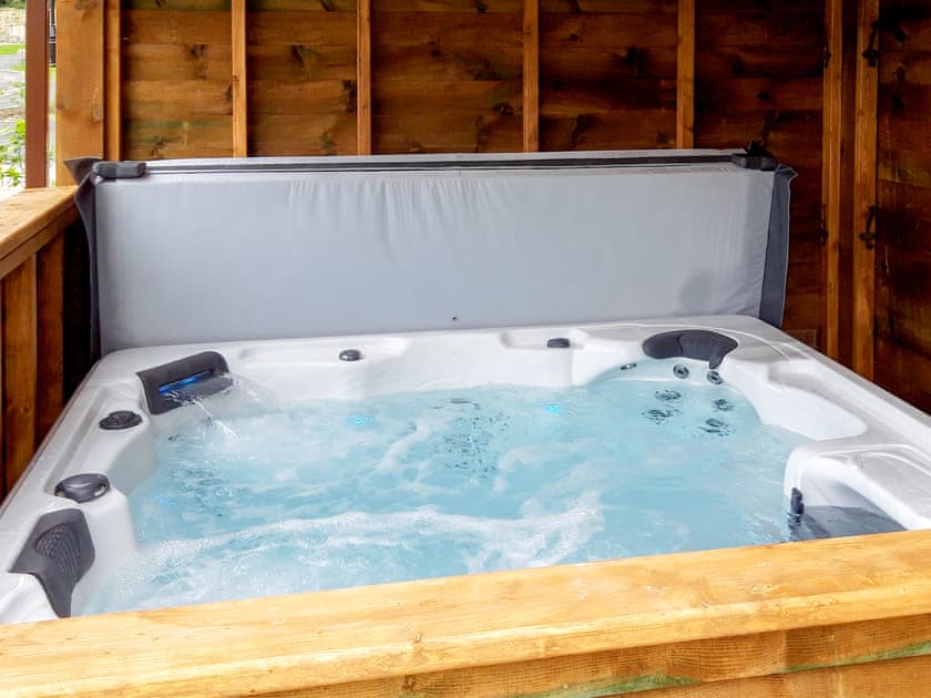 Luxurious hot tub  | Vindomora Country Lodges - St Ebba Lodge - Vindomora Country Lodges , Ebchester, near Consett