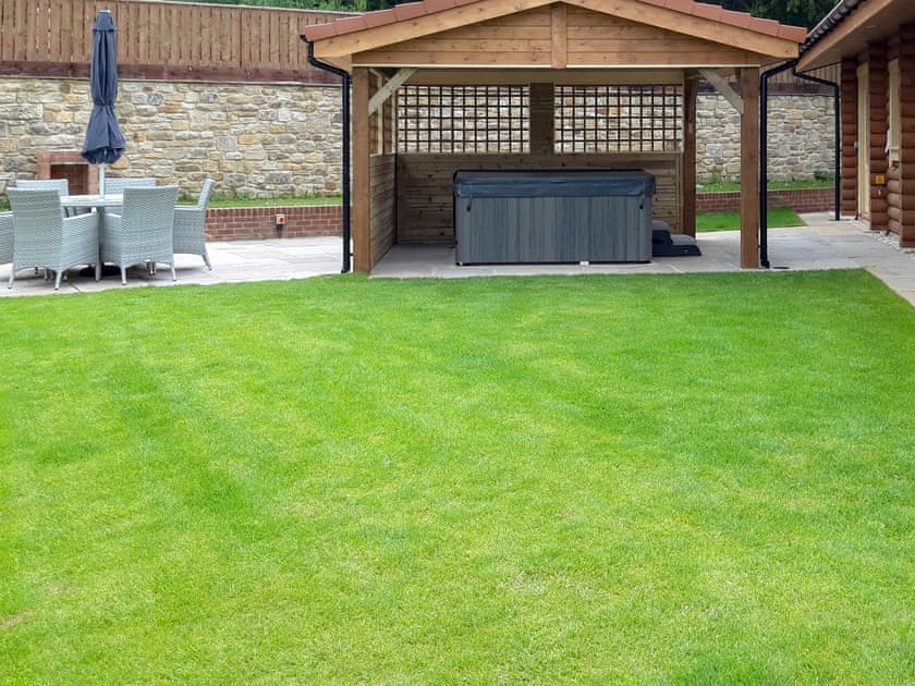 Luxurious hot tub in garden | Vindomora Country Lodges - Vindolanda Lodge - Vindomora Country Lodges , Ebchester, near Consett