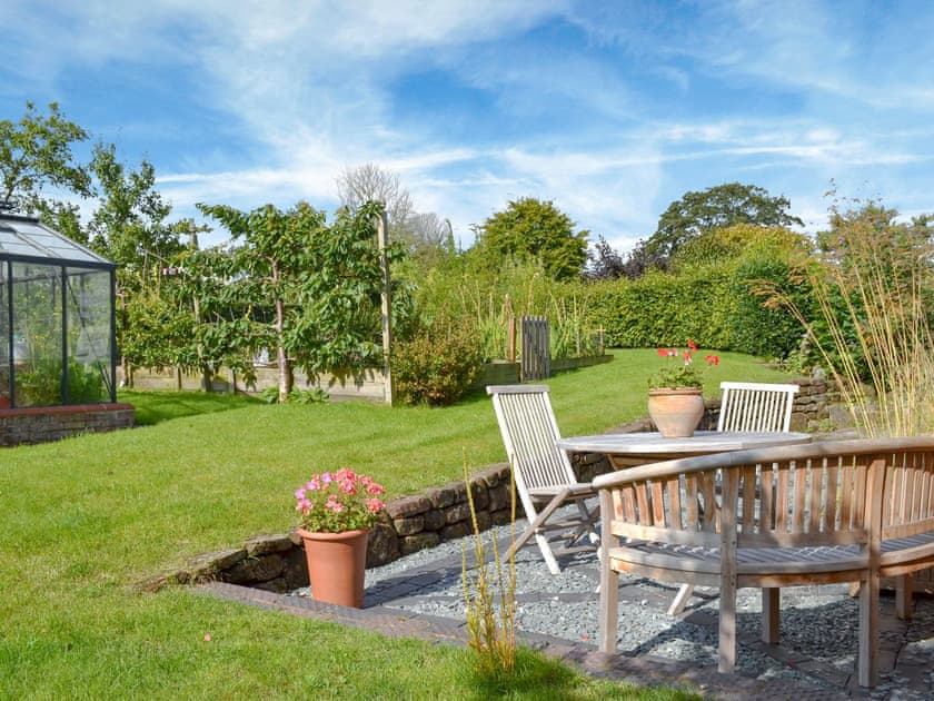 Charming garden and grounds | The Hen House at The Old Parsonage, Cotebrook, near Taporley