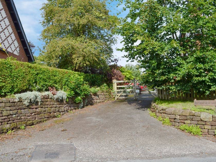 Driveway | The Hen House at The Old Parsonage, Cotebrook, near Taporley