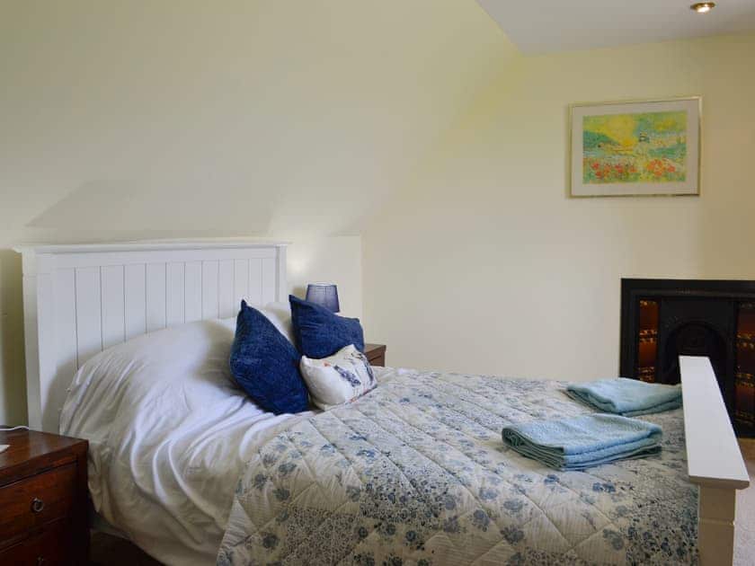 Double bedroom | The Brewers Cottage - Roddenloft, Mauchline