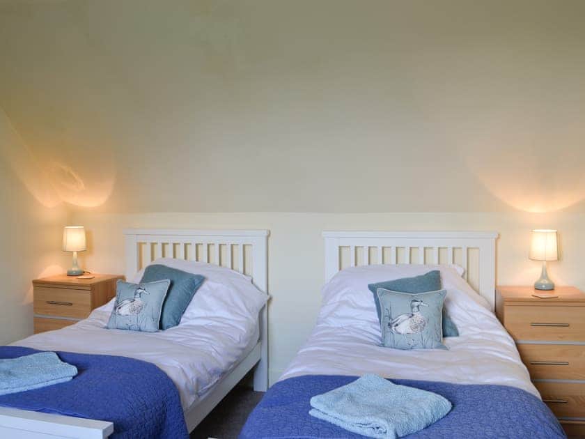 Twin bedroom | The Brewers Cottage - Roddenloft, Mauchline