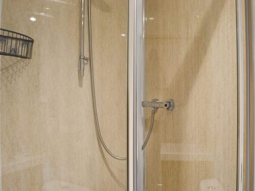 Shower room | The Brewers Cottage - Roddenloft, Mauchline