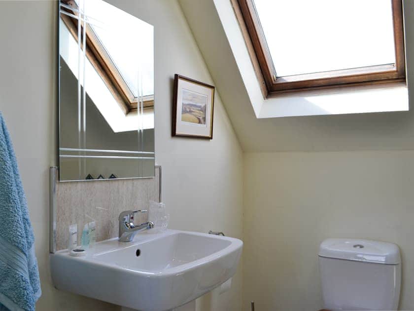 Shower room | The Brewers Cottage - Roddenloft, Mauchline