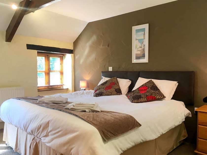 Comfortable double bedroom | Porth Cottage - Carnebo Farm, Goonhavern, near Newquay
