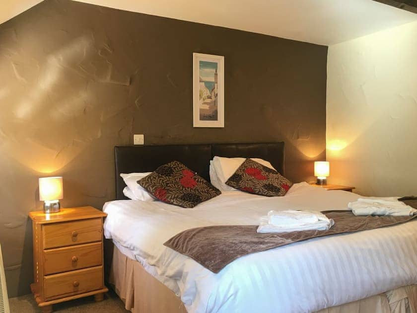 Comfortable double bedroom | Porth Cottage - Carnebo Farm, Goonhavern, near Newquay