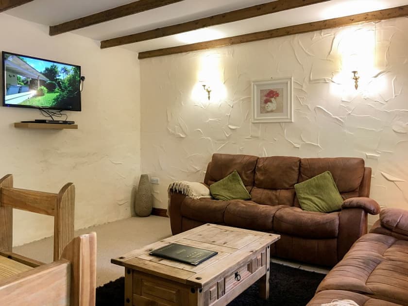 Living and dining room | Crantock Cottage - Carnebo Farm, Goonhavern, near Newquay