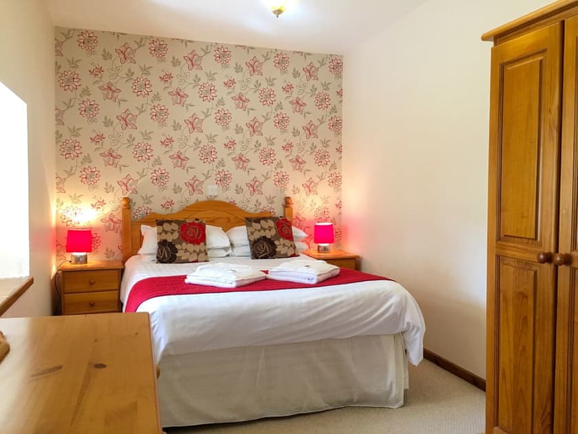 Double bedroom | Crantock Cottage - Carnebo Farm, Goonhavern, near Newquay