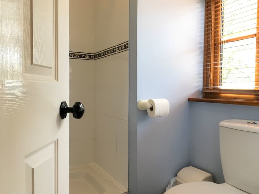 En-suite | Crantock Cottage - Carnebo Farm, Goonhavern, near Newquay