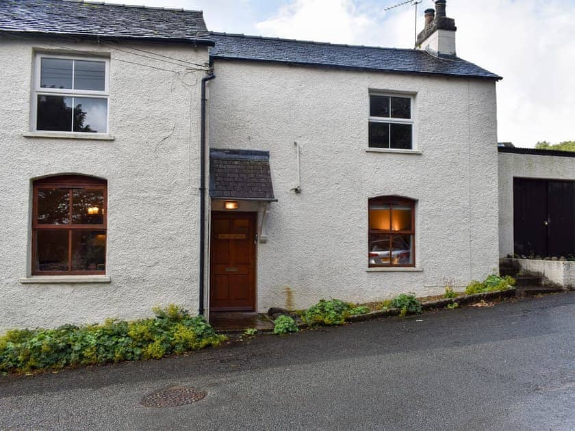 Spacious period apartment for 2 | Bell Hill Cottage, Lindale, near Grange-over-Sands