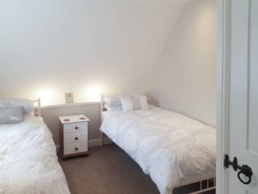 Attractive twin bedroom | Farm Cottage - Kingates Farm, Whitwell, near Ventnor