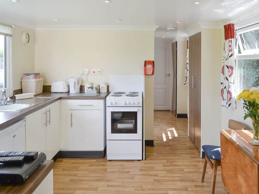 Light and airy open-plan living space | Halcyon - Simpson’s Boatyard, Stalham