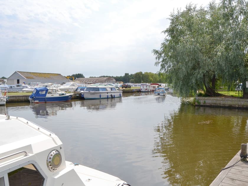 The peaceful waterway | Halcyon - Simpson’s Boatyard, Stalham