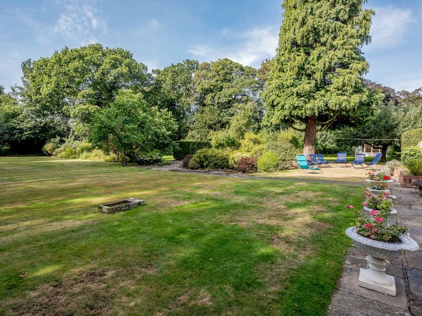 Beautiful garden and grounds | Braydeston House, Brundall, near Norwich
