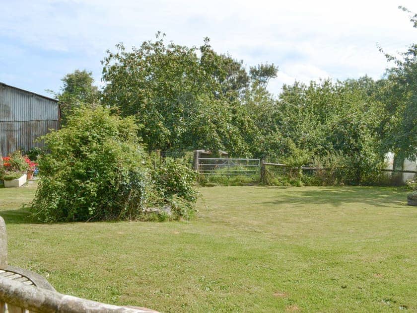 Lawned garden area | Winscott Cottage, Holsworthy, near Bude