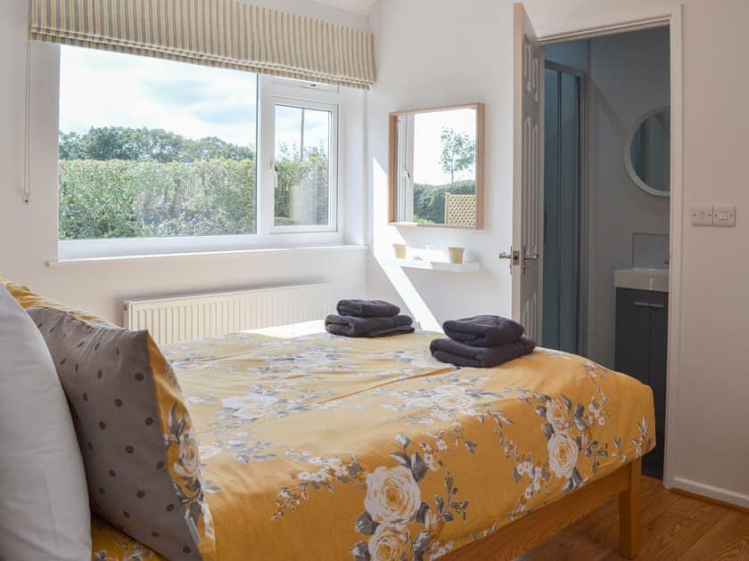 Welcoming double bedroom with en-suite | West Middlewick Farm - The Old Creamery - West Middlewick Farm , Nomansland, near Tiverton
