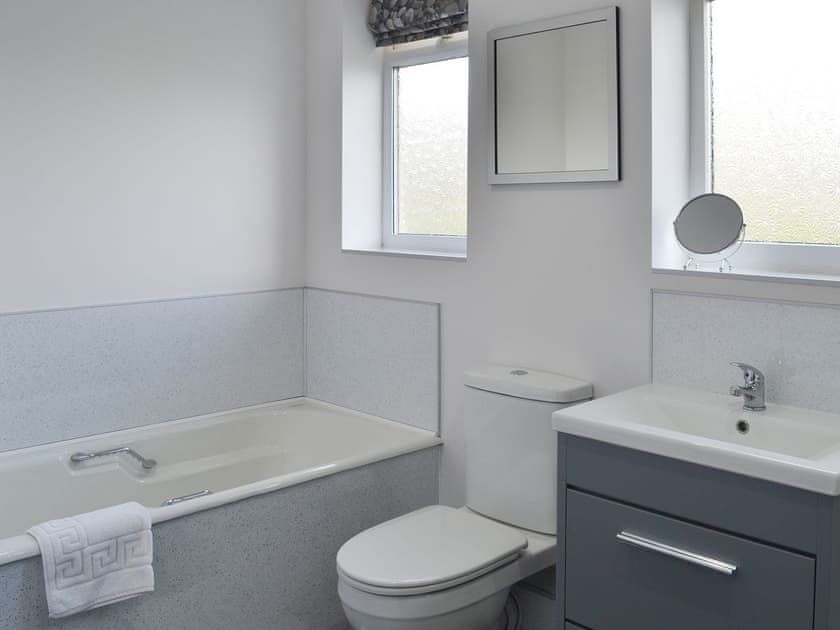Lovely bathroom | West Middlewick Farm - The Old Creamery - West Middlewick Farm , Nomansland, near Tiverton
