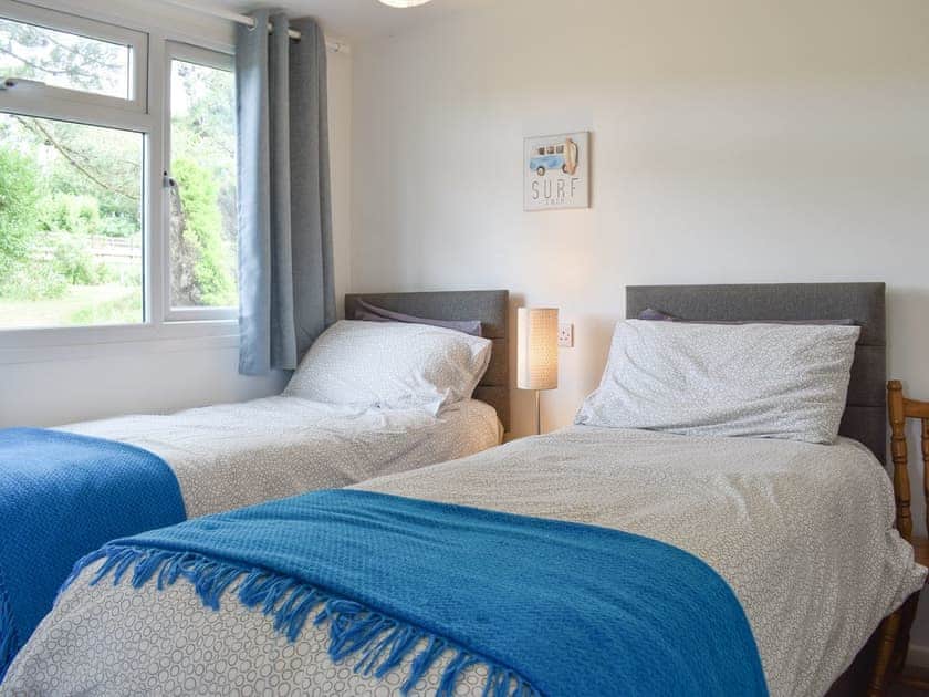 Good-sized twin bedroom | Chalet 6 - Mount Hawke Holiday Bungalows, Mount Hawke, near Redruth