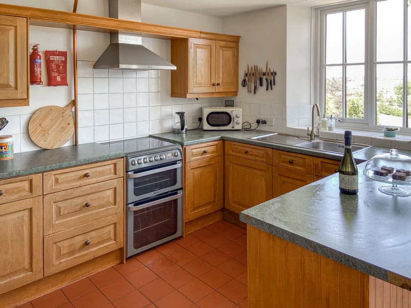 Well equipped kitchen | The Long House, Middle Aston, near Bicester
