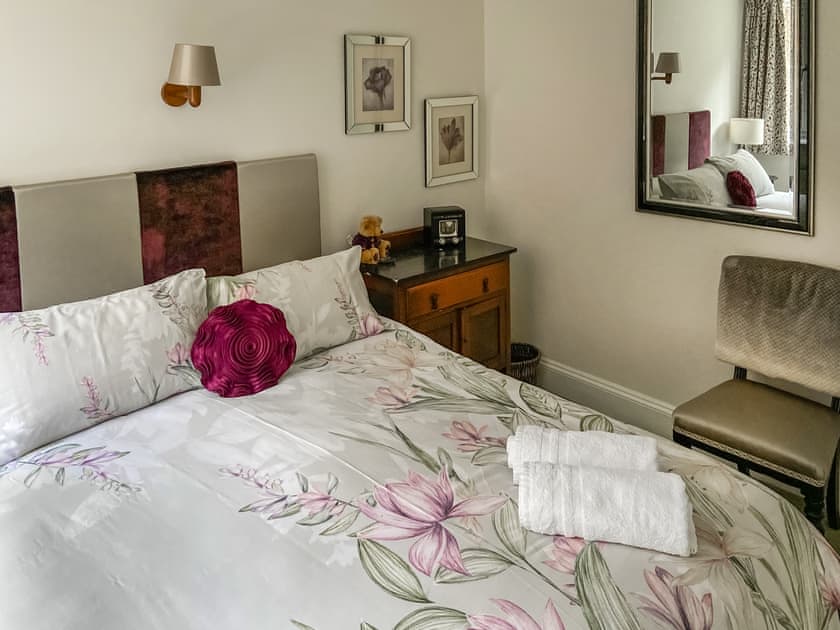 Downstairs double bedroom | The Long House, Middle Aston, near Bicester