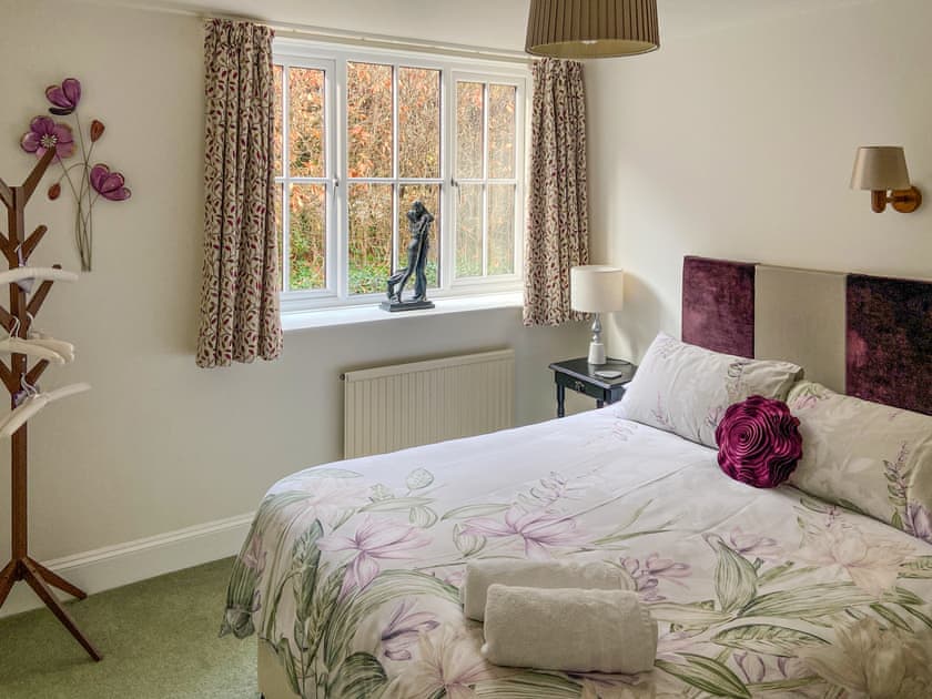Downstairs double bedroom | The Long House, Middle Aston, near Bicester