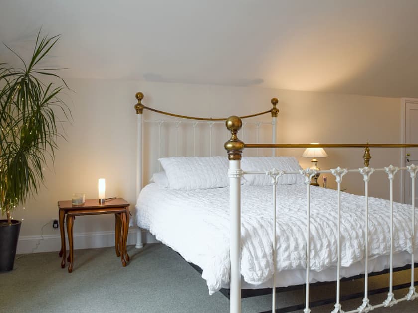 Spacious double upstairs bedroom with en-suite  | The Long House, Middle Aston, near Bicester