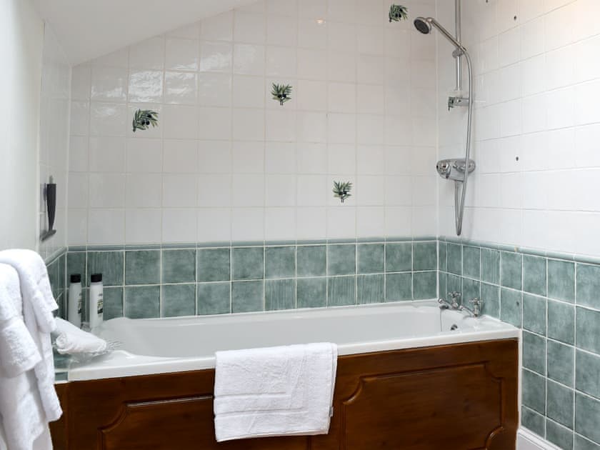 Ensuite for the upstairs master bedroom  | The Long House, Middle Aston, near Bicester