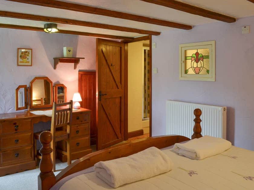 Double bedroom with en-suite | Provence - Tregrill Farm Cottages, Menheniot, near Liskeard