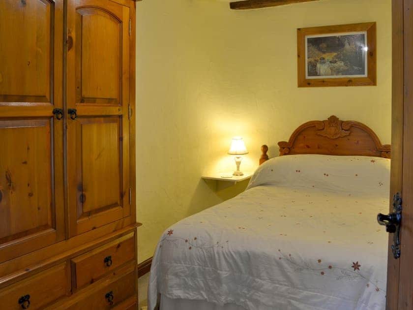 Double bedroom | Provence - Tregrill Farm Cottages, Menheniot, near Liskeard