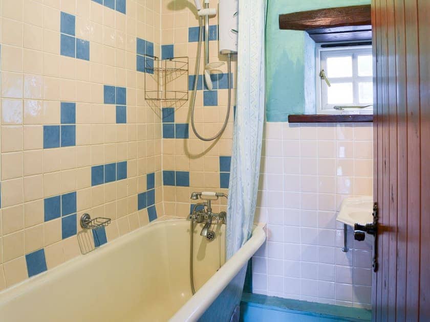 Bathroom | Provence - Tregrill Farm Cottages, Menheniot, near Liskeard