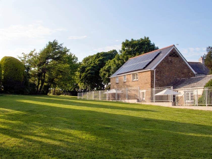 Shared garden | Penny’s Cottage, Caro’s Cottage - Cartole Cottages, Pelynt, near Looe