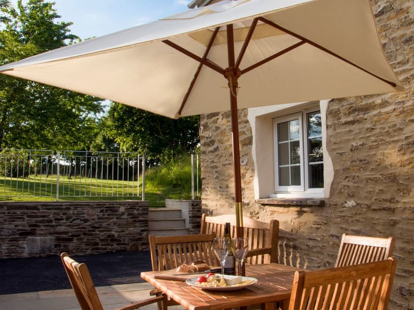 Patio with garden furniture and barbecue | Penny’s Cottage - Cartole Cottages, Pelynt, near Looe