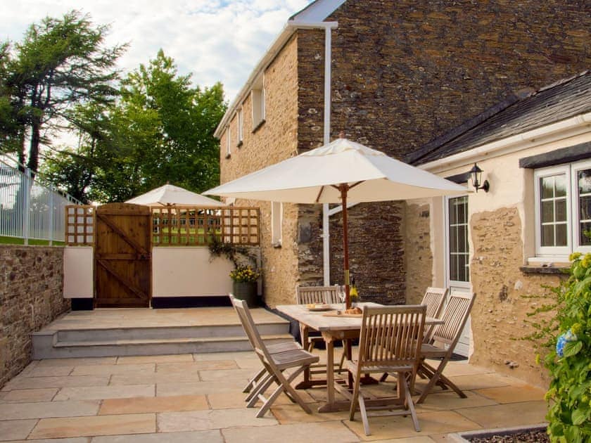 Patio with garden furniture and barbecue | Caro’s Cottage - Cartole Cottages, Pelynt, near Looe