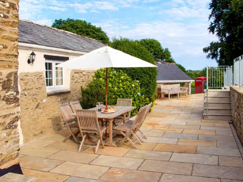 Patio with garden furniture and barbecue | Caro’s Cottage - Cartole Cottages, Pelynt, near Looe