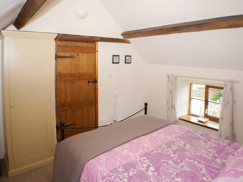 Delightful and relaxing double bedded room | Garden Cottage, Onecote, near Leek