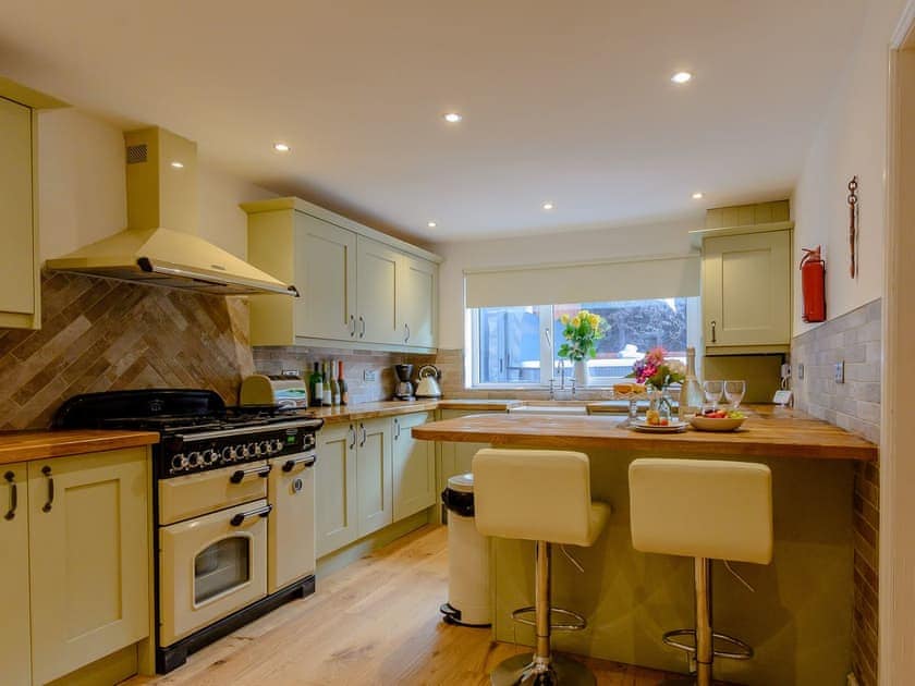 Well equipped kitchen | Honeycott, Llangattock, near Crickhowell