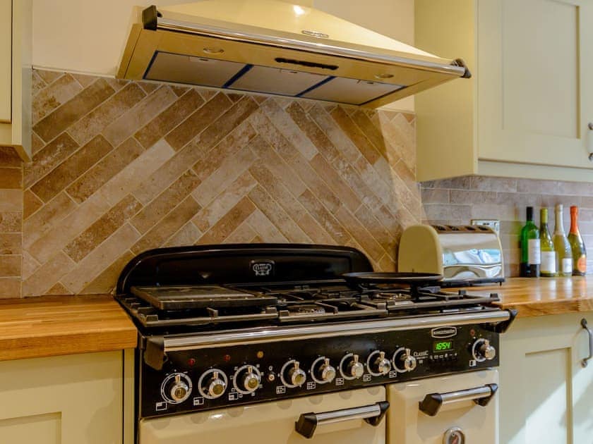 Kitchen with range style cooker | Honeycott, Llangattock, near Crickhowell