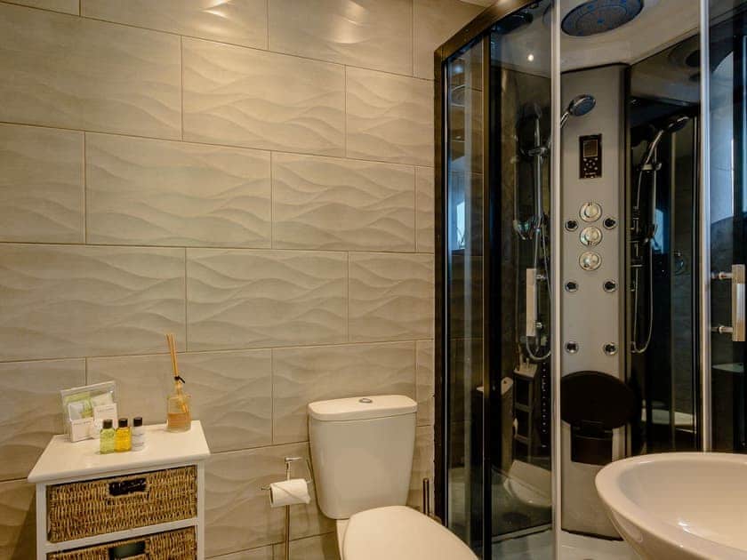 Shower room | Honeycott, Llangattock, near Crickhowell