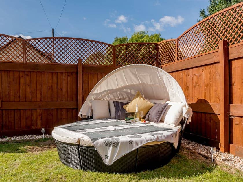 Daybed  | Honeycott, Llangattock, near Crickhowell